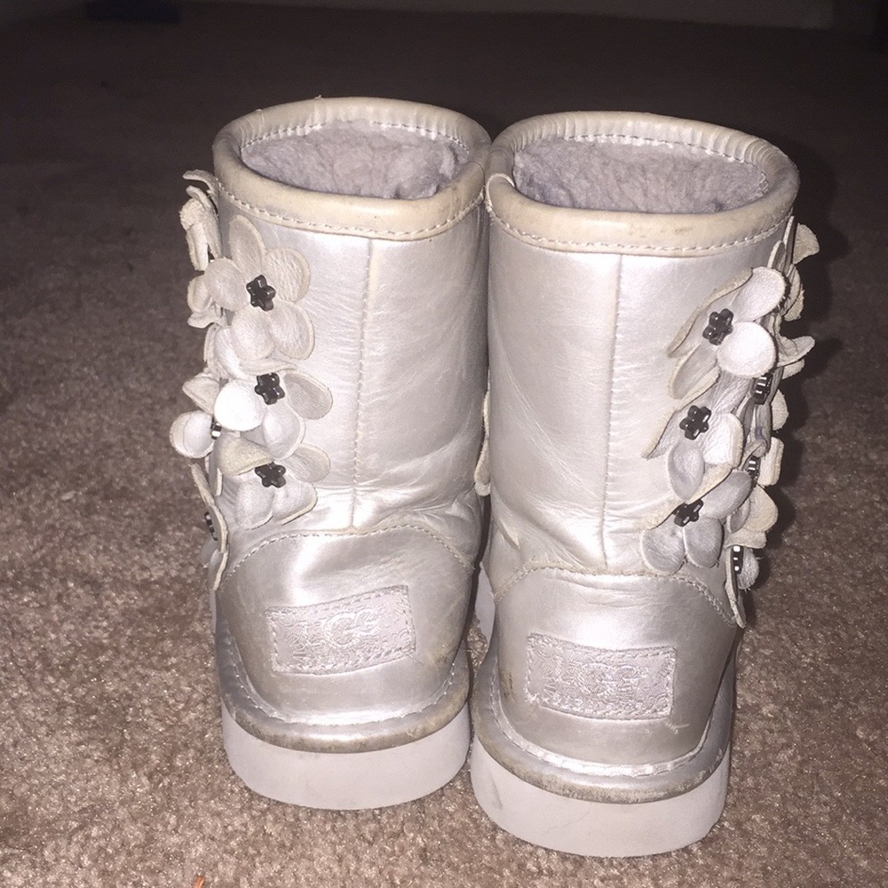 3D FLORAL UGGS 🌸